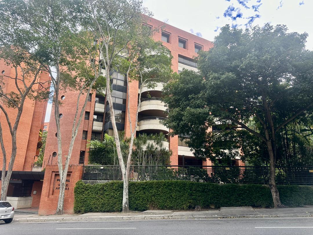 Se vende Apto 240m² 3h+s/3b+s/3p Colinas de Valle Arriba - Otras fotos