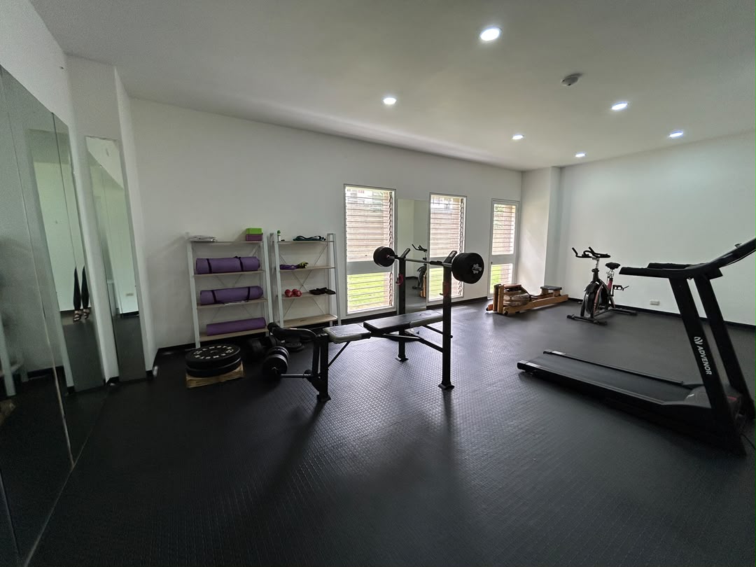 Se alquila Apto 263m² 2h+s/3b+s/3p Valle Arriba 2