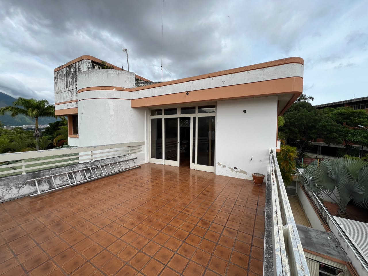 Se vende casa 708m² 5h+s/4b+s/4p Caurimare 2