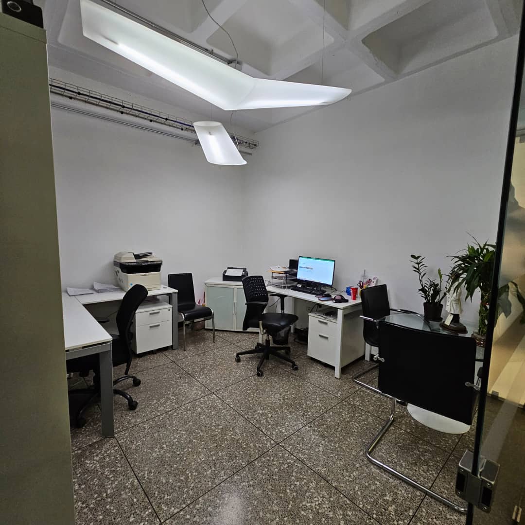 Se vende Oficina 480m² La Trinidad 3