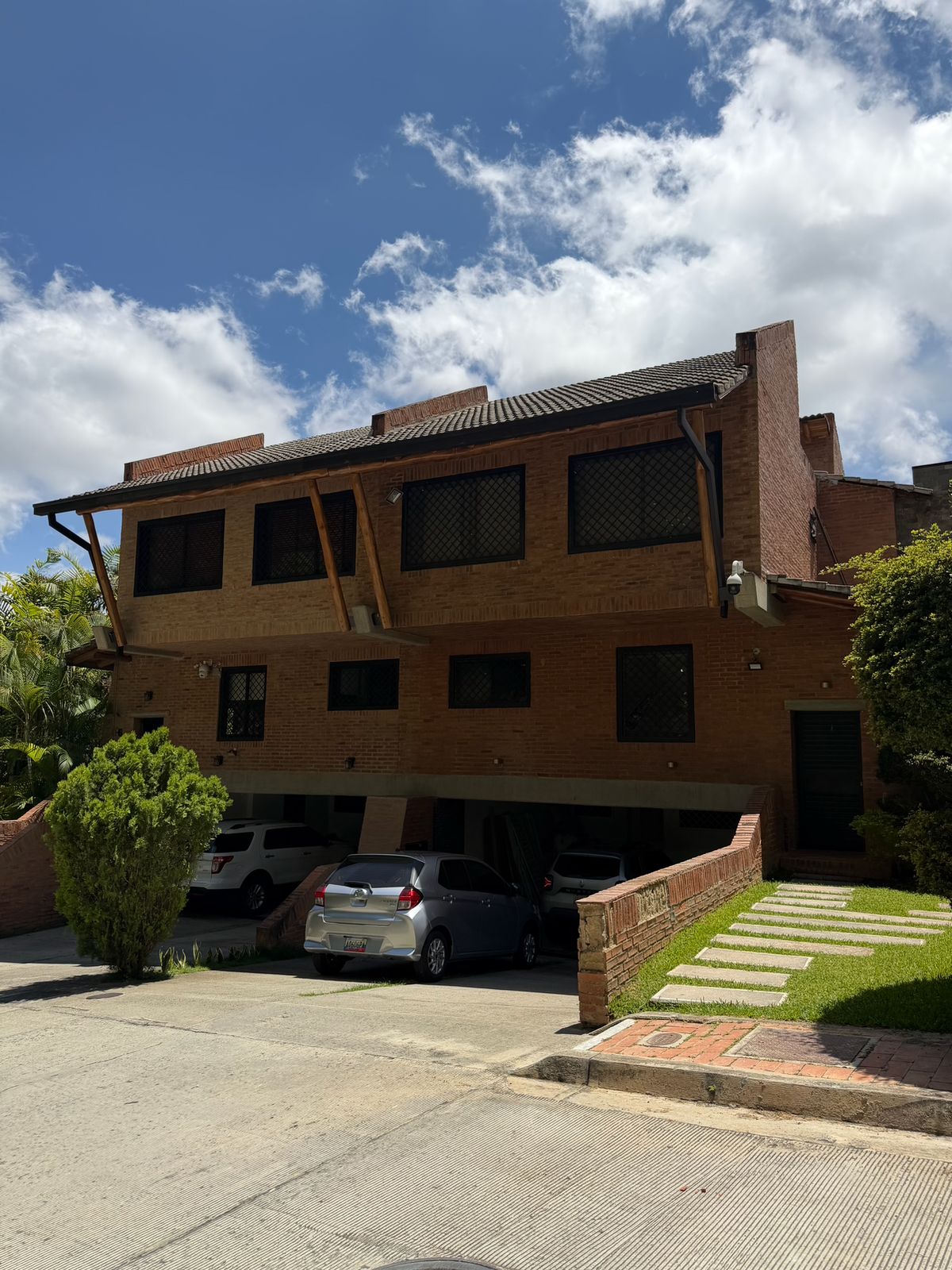 Se vende Townhouse 355,45m² 4h/5b/2p Alto Hatillo 1