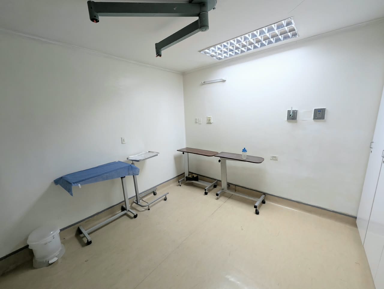 Se vende  Casa Comercial/Clinica 1.200m² Chuao 4