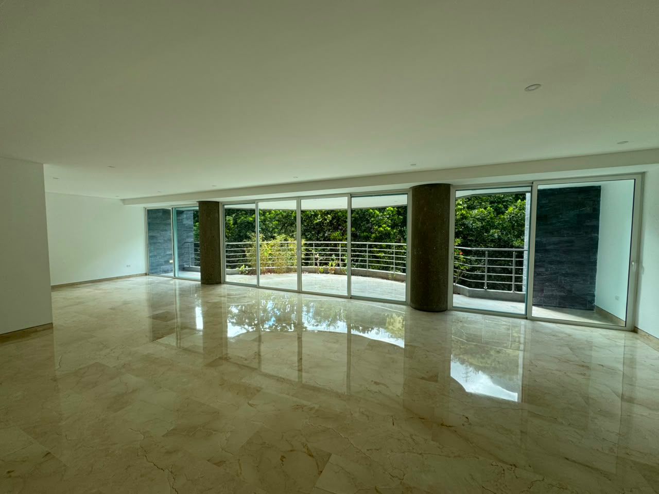 Se vende Apto 360m² 4h+s/6b/2p Los Chorros 1