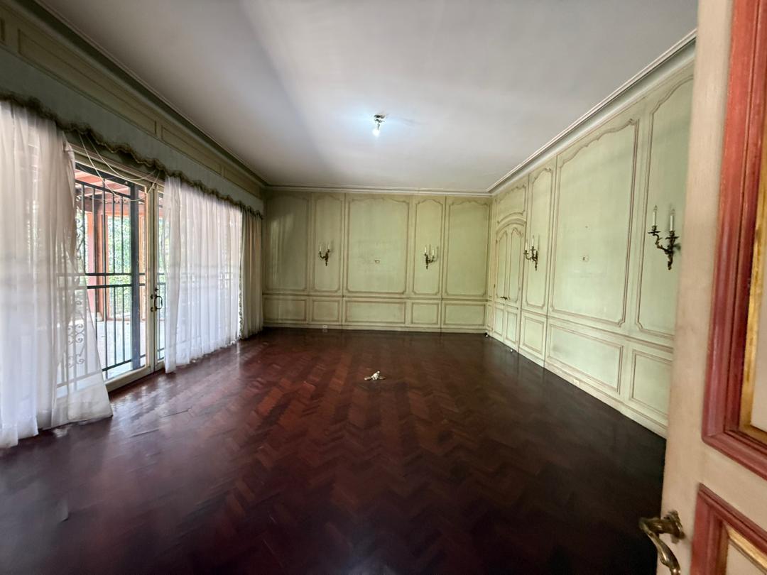 Se alquila Casa 2.000m² 3h/6b+s/15p Valle Arriba 4