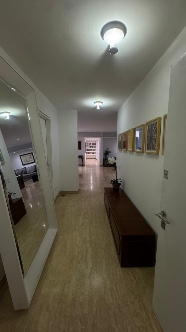 Se alquila Apto 400m² 3h+s/4b+s/2p Alta Florida 5