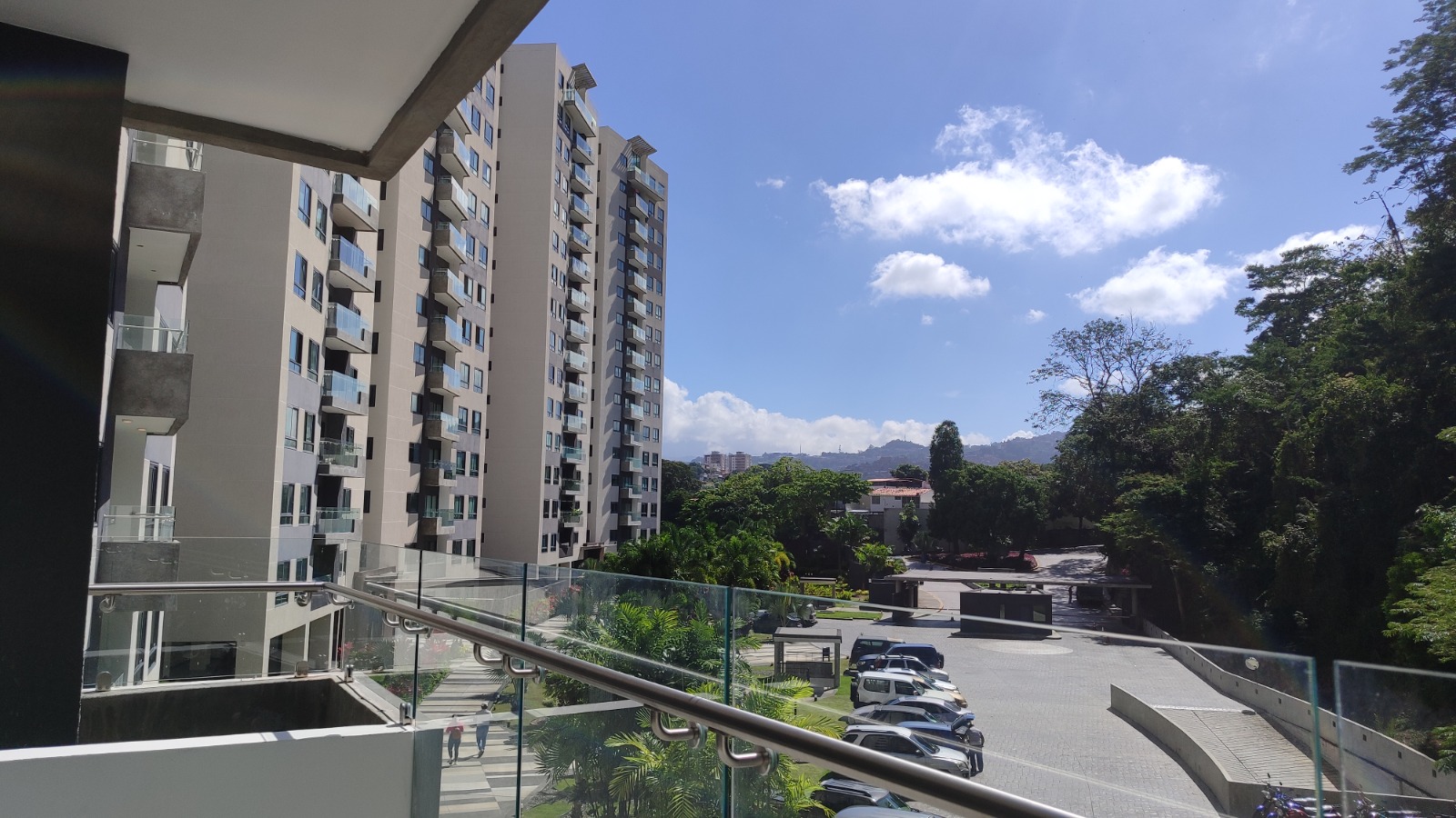 Se venden Aptos 168m² 2h+s/2b+s/2p Macaracuay 3