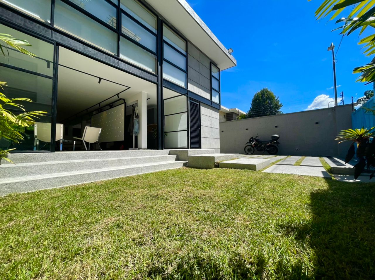 Se vende casa 450m²  3h+s∕4b+s∕3p en Los Palos Grandes - Otras fotos