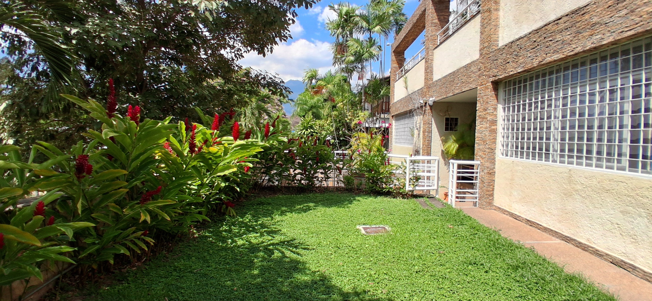 Se vende casa 800m² 6h+3s/7b+2s/4e San Roman 5
