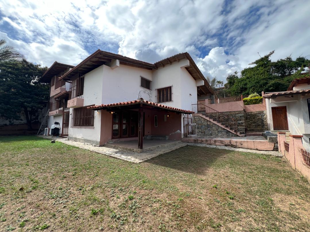 Se vende casa 842,83m² 4h+s/4.5b+s/4p Prados del Este 4