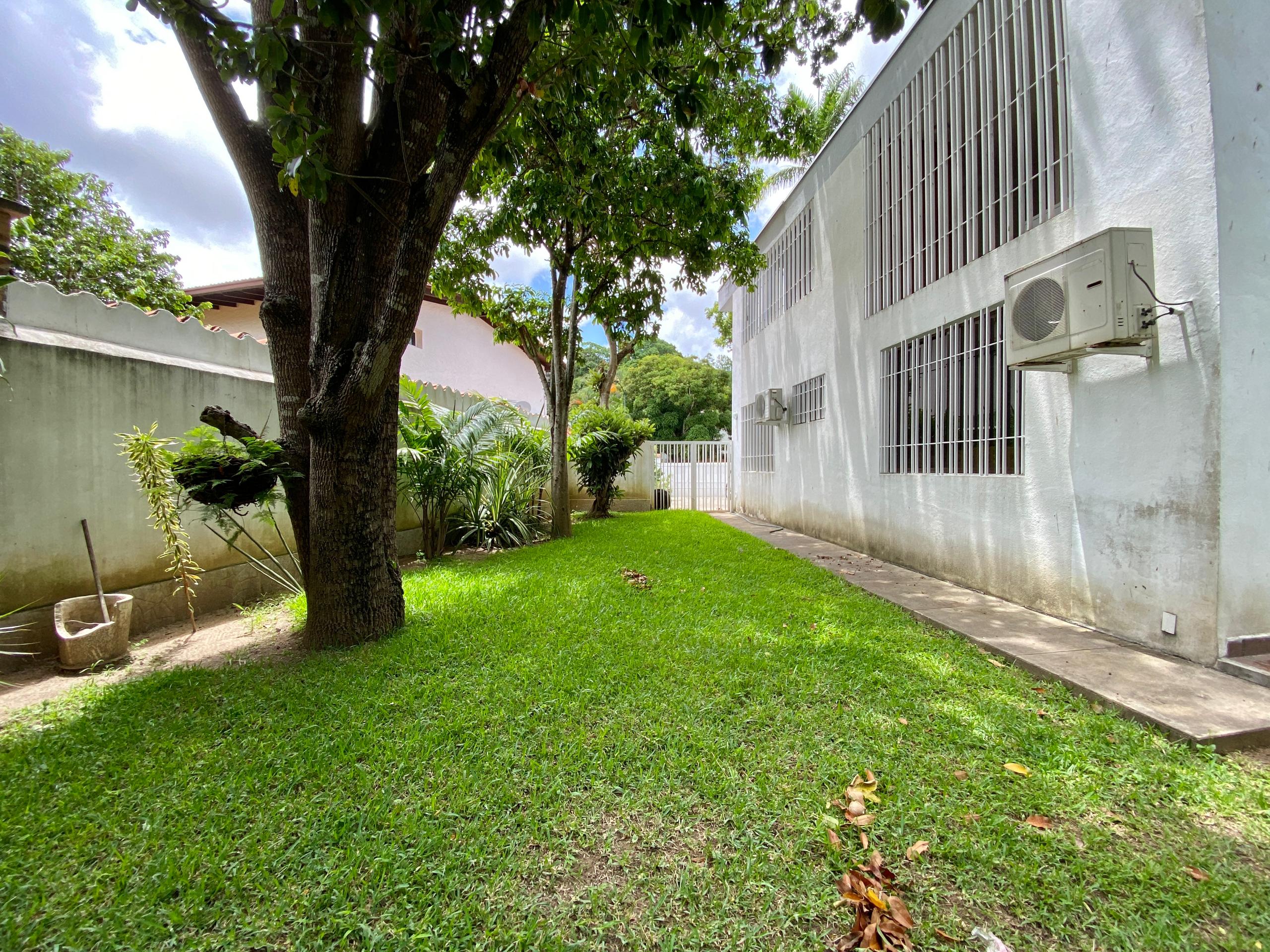 Se vende casa 675m² 6h+s/ 5b+s/ 6e El Cafetal - Otras fotos