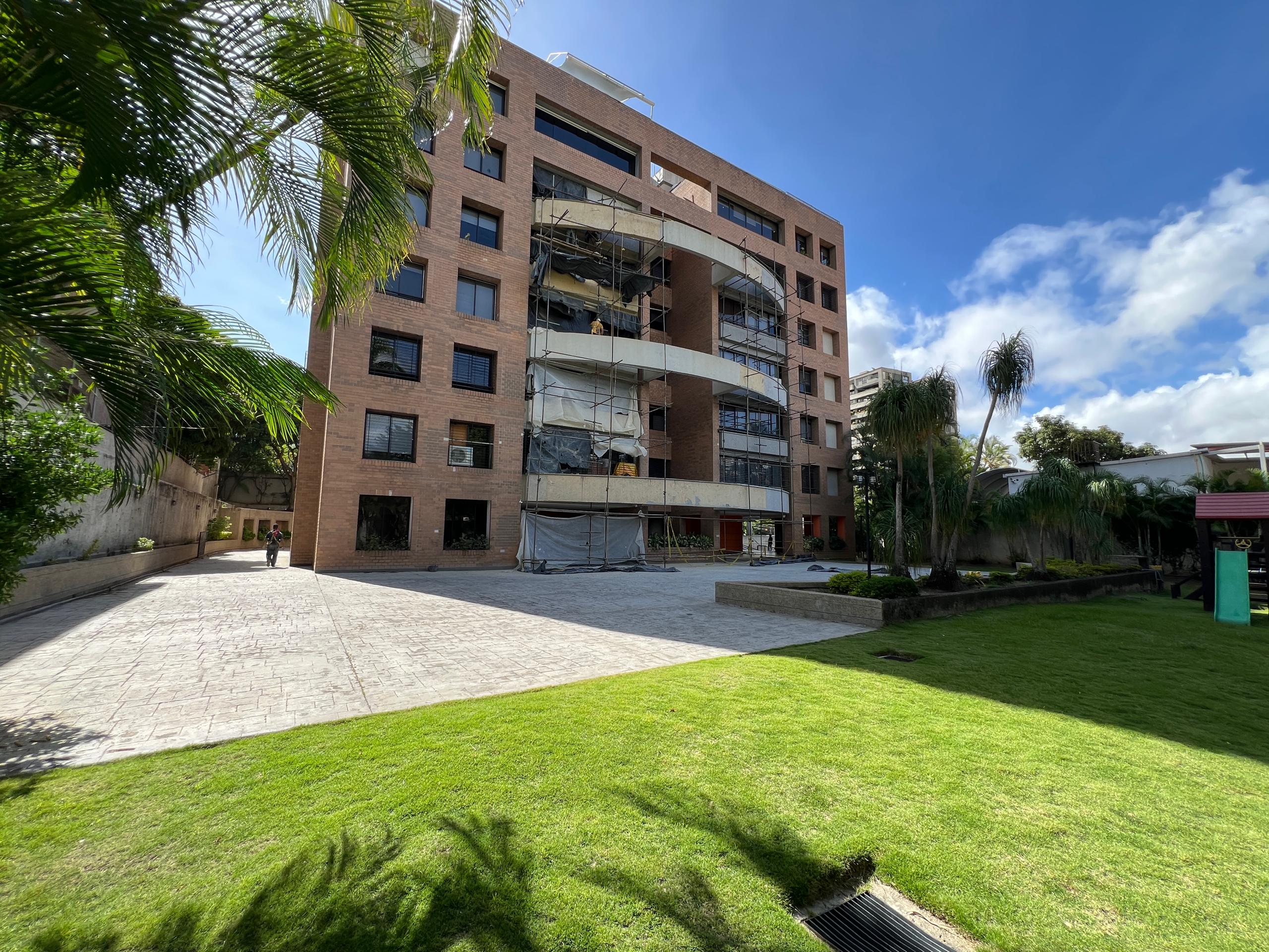 Se vende Apto 210m² 4h+s/3b+s/4p Los Palos Grandes - Otras fotos