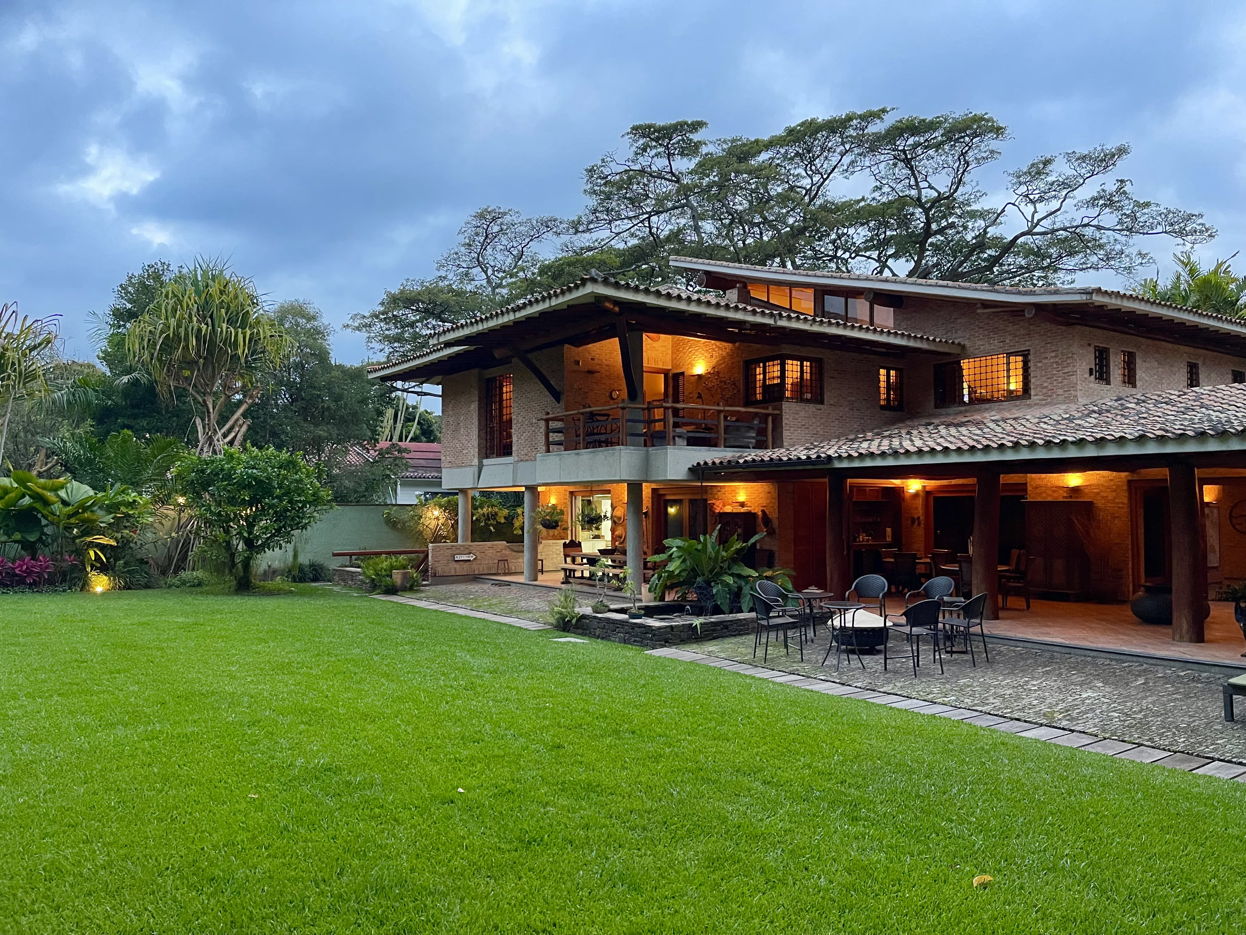 Se vende casa 2200m² 4h+s/4b+s/13e Country club 1
