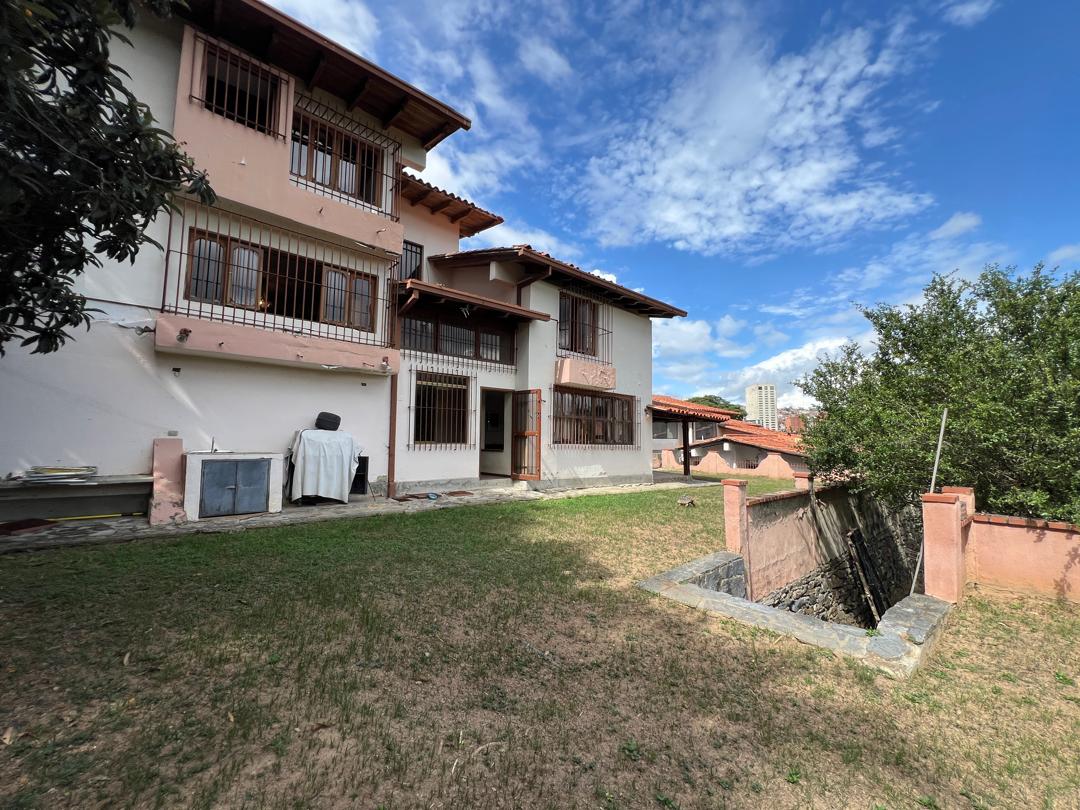 Se vende casa 842,83m² 4h+s/4.5b+s/4p Prados del Este 2
