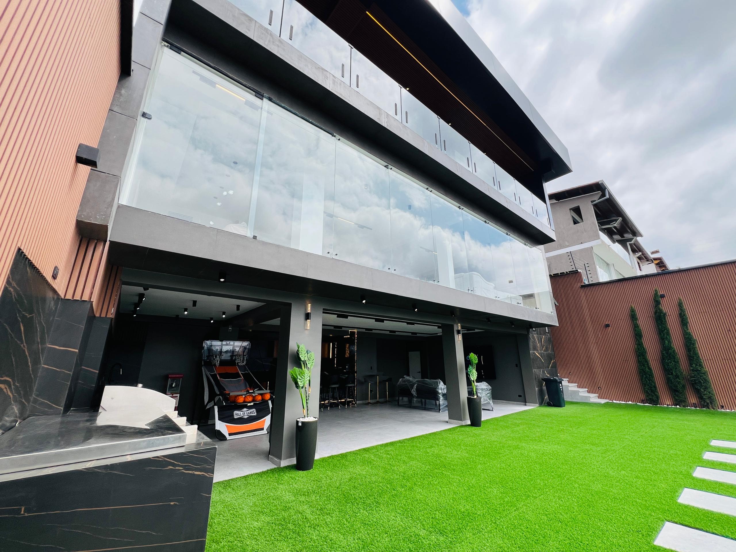 Se vende casa 900m² 6h/5b/5p Los Narajos del Cafetal 2