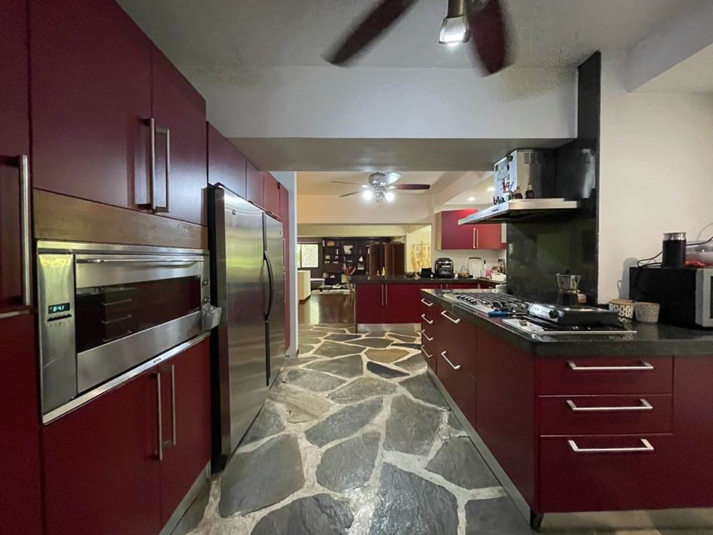 Se vende apto PB 400m²  3h+s/3b+s∕2p en Alto Hatillo - Otras fotos
