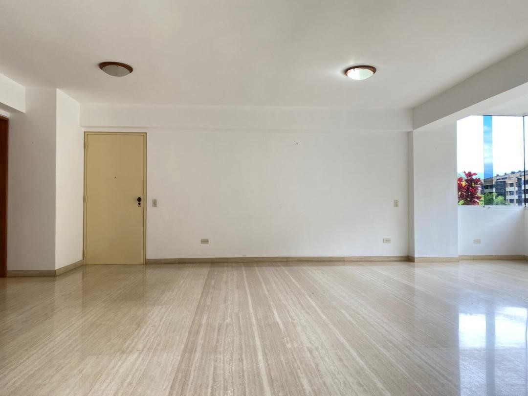 Se vende apto 220m² -3h+s/4b+s/4p en Lomas de La Lagunita - Otras fotos