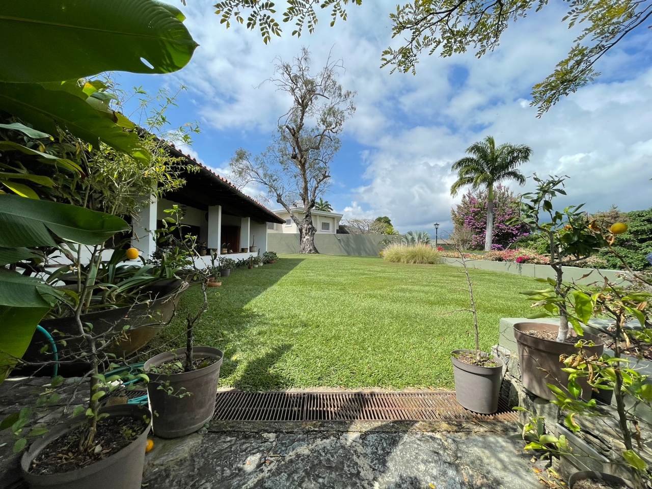 Se vende Casa 3000m² 7h+2s/9b+2s/11p Lomas del Mirador 2