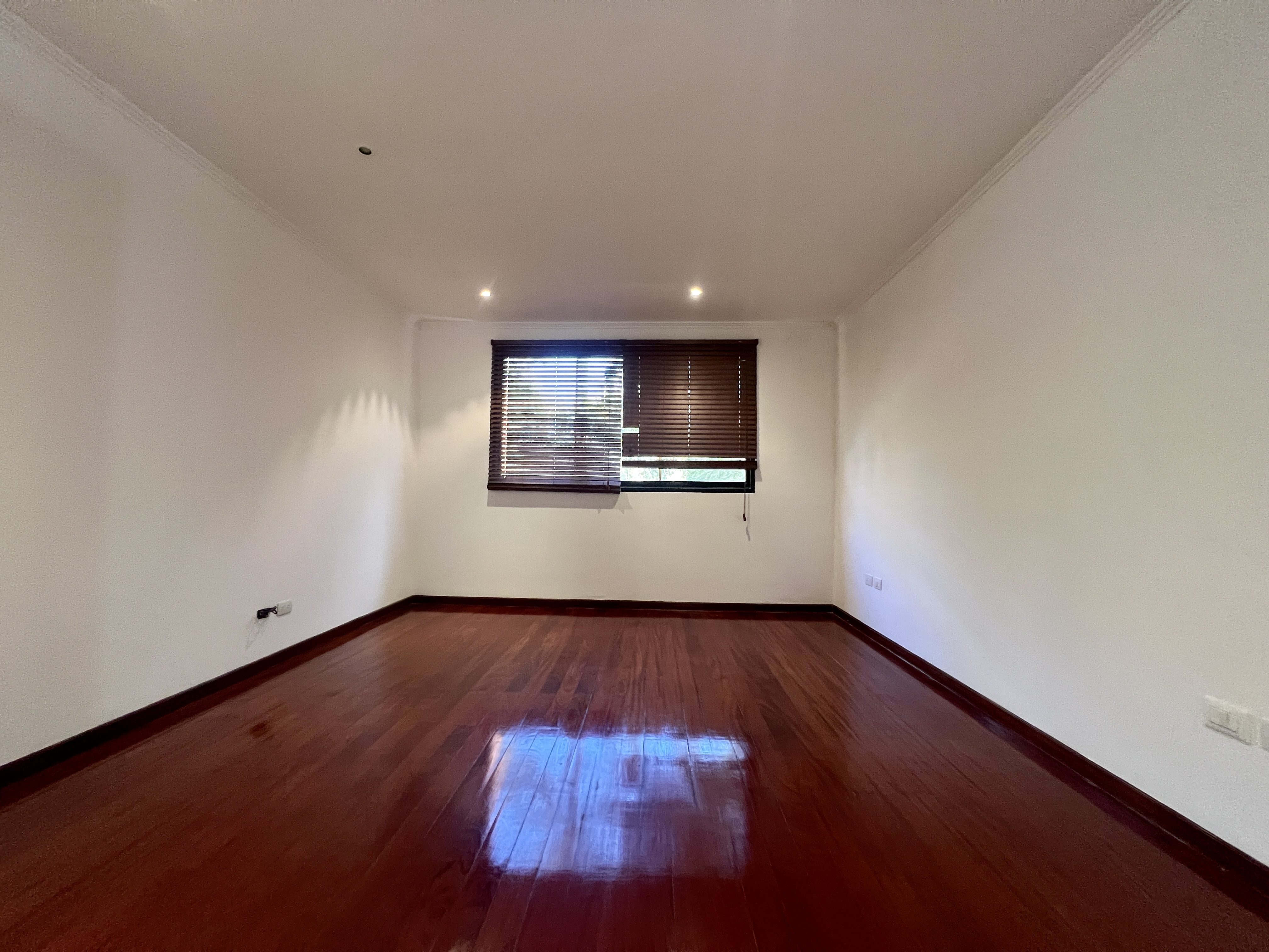 Se vende PB en La Tahona 320m² - 3h/3.5b/4pe 5