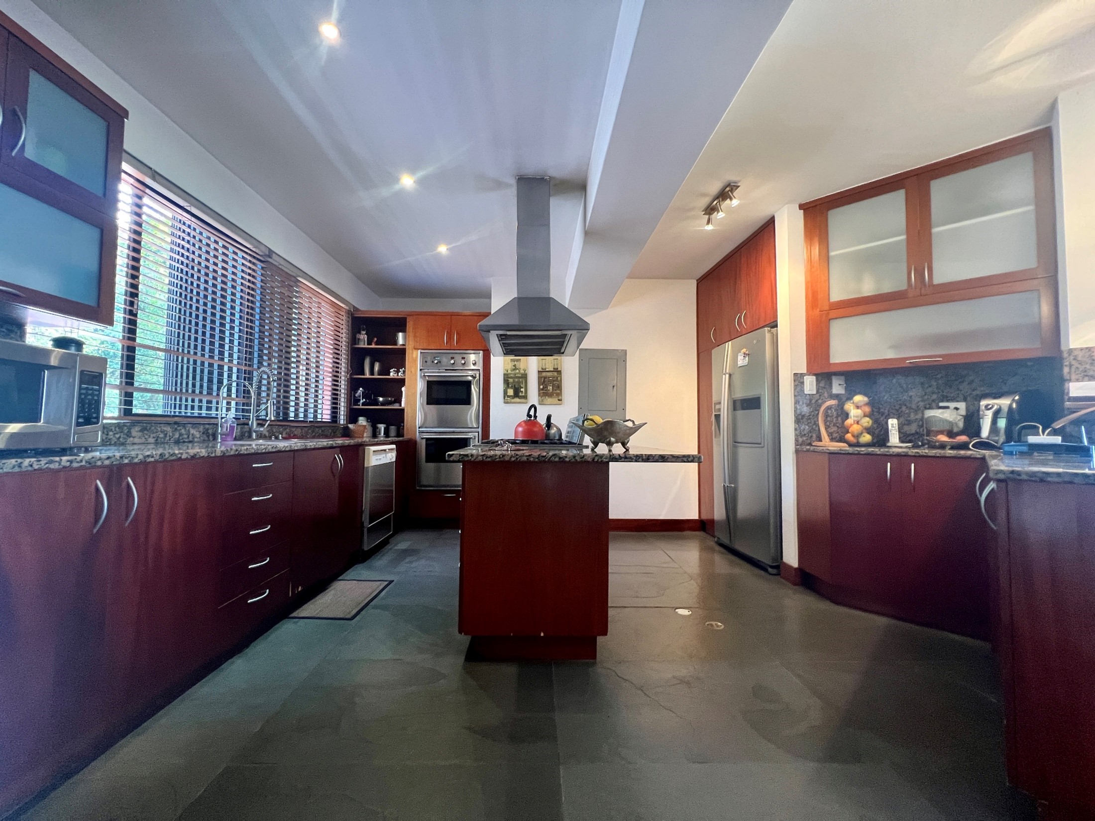 Se vende apto en Alto Hatillo 170m² - 3h+s/2b+s/3pe - Otras fotos