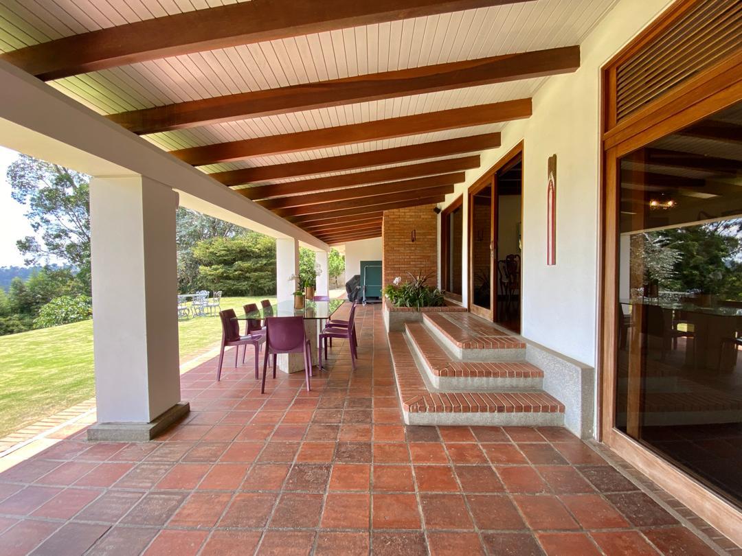 Se vende casa 2250m² 4h/5b/12e La Lagunita - Otras fotos