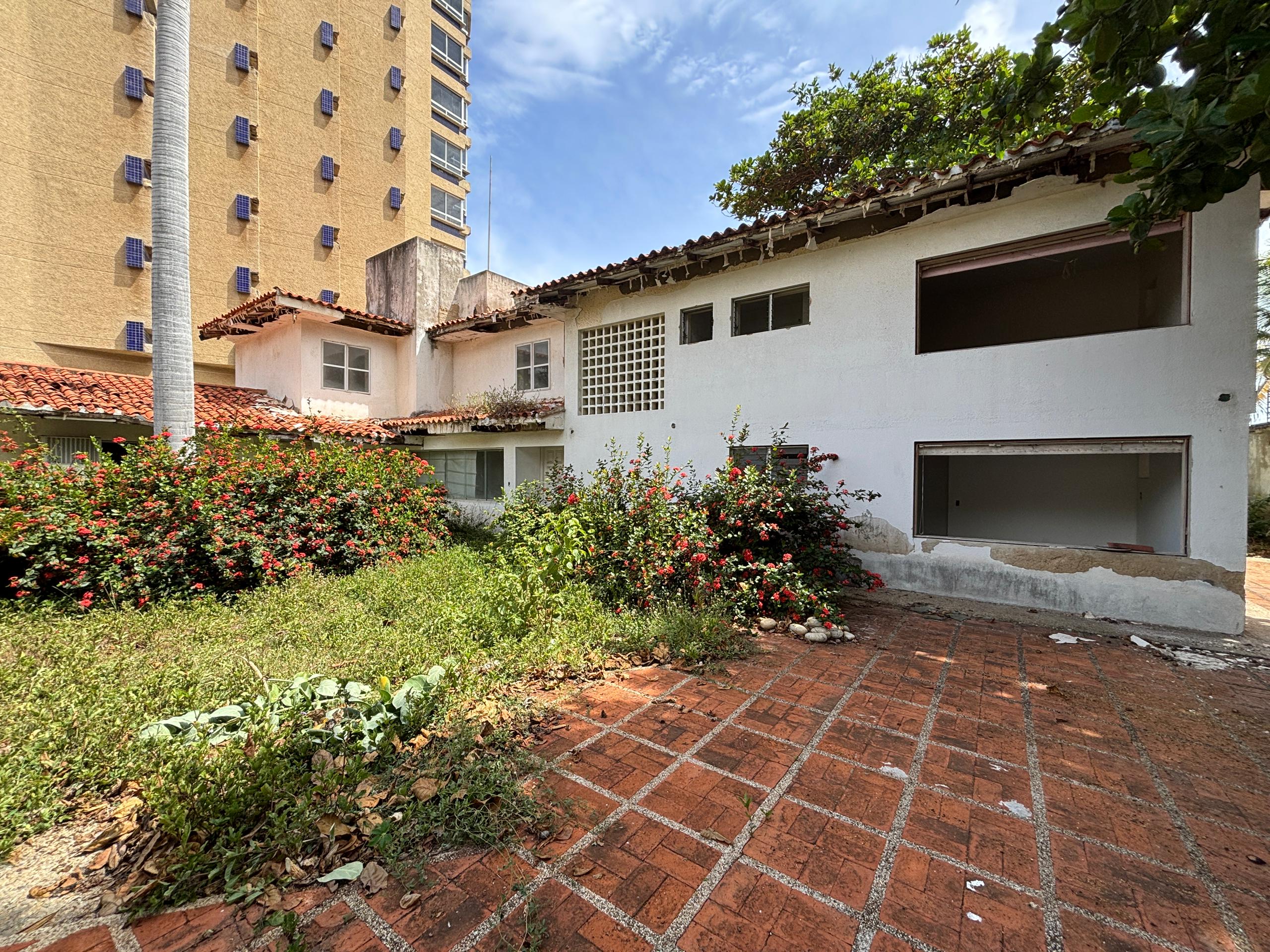Se vende casa 2383m² 8h+2s/7b+s/8p Caraballeda - Otras fotos