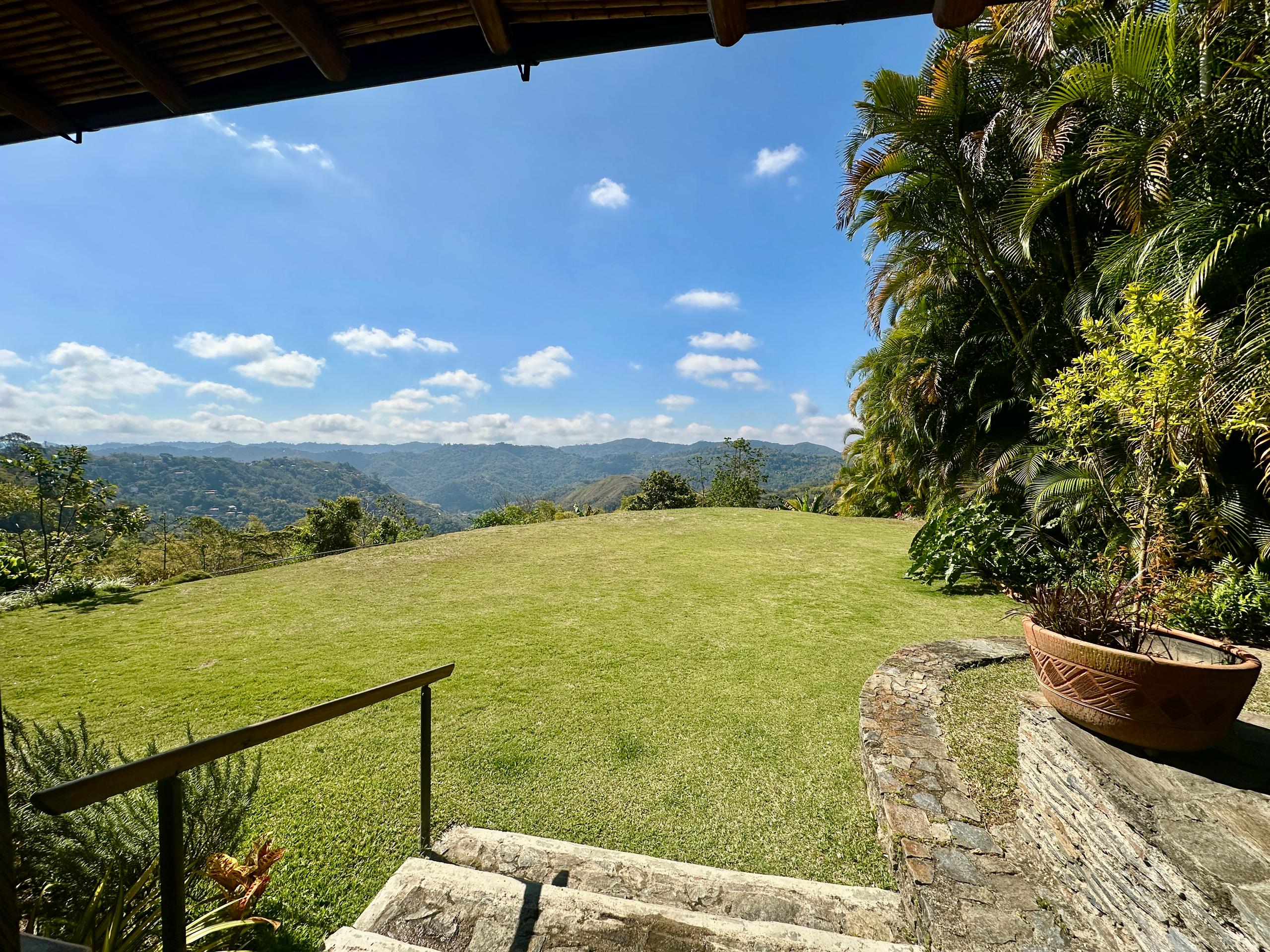 Se vende casa 4325m² 6h+2s/5b+2s/8p Oripoto 5