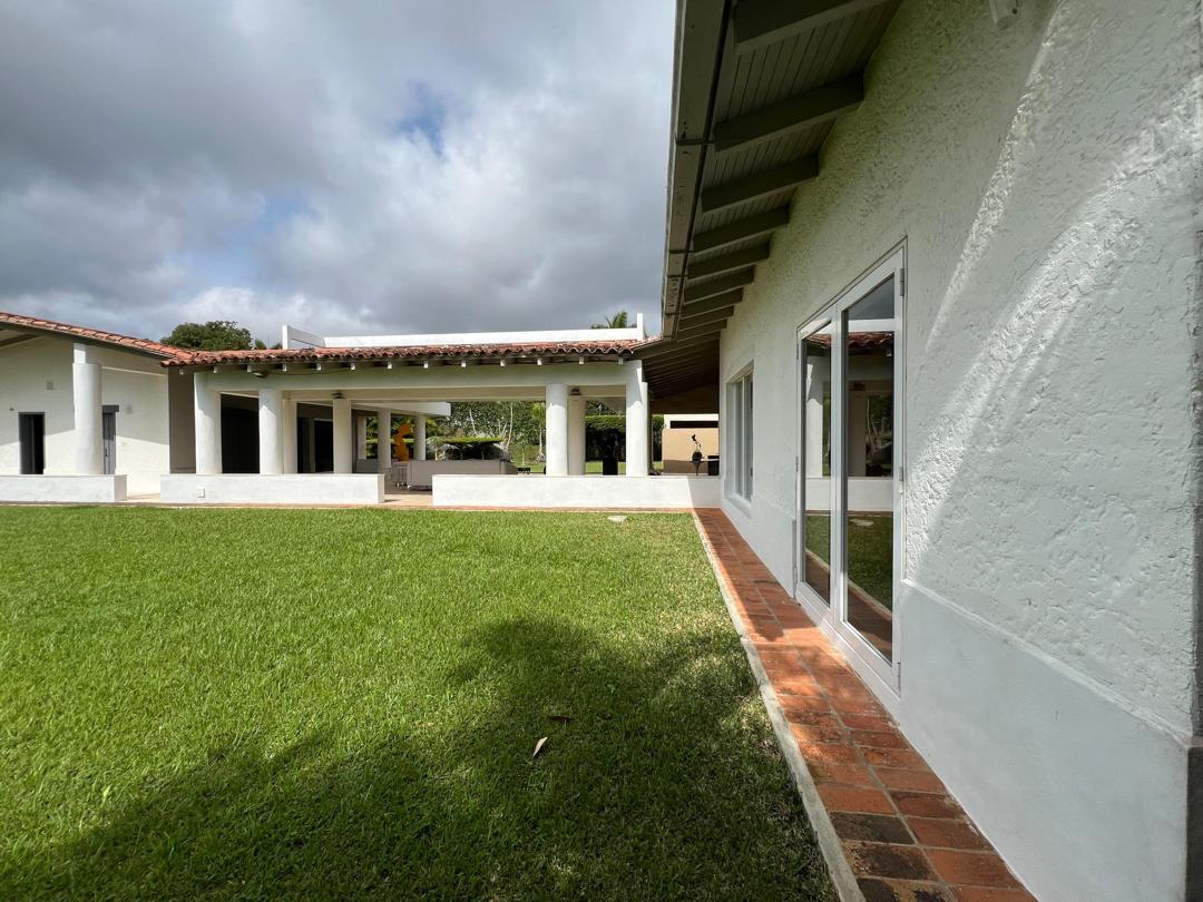 Se vende casa 830m² 4h+2s/5b+s/12p La Lagunita 5