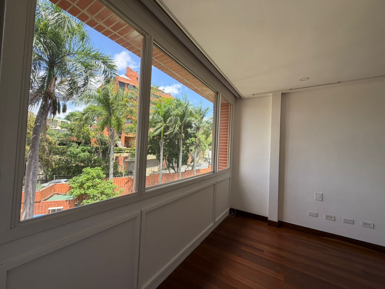 Se vende/alquila Apto 387m² 4h+2s/5b+s/5p Colinas de Valle Arriba 4