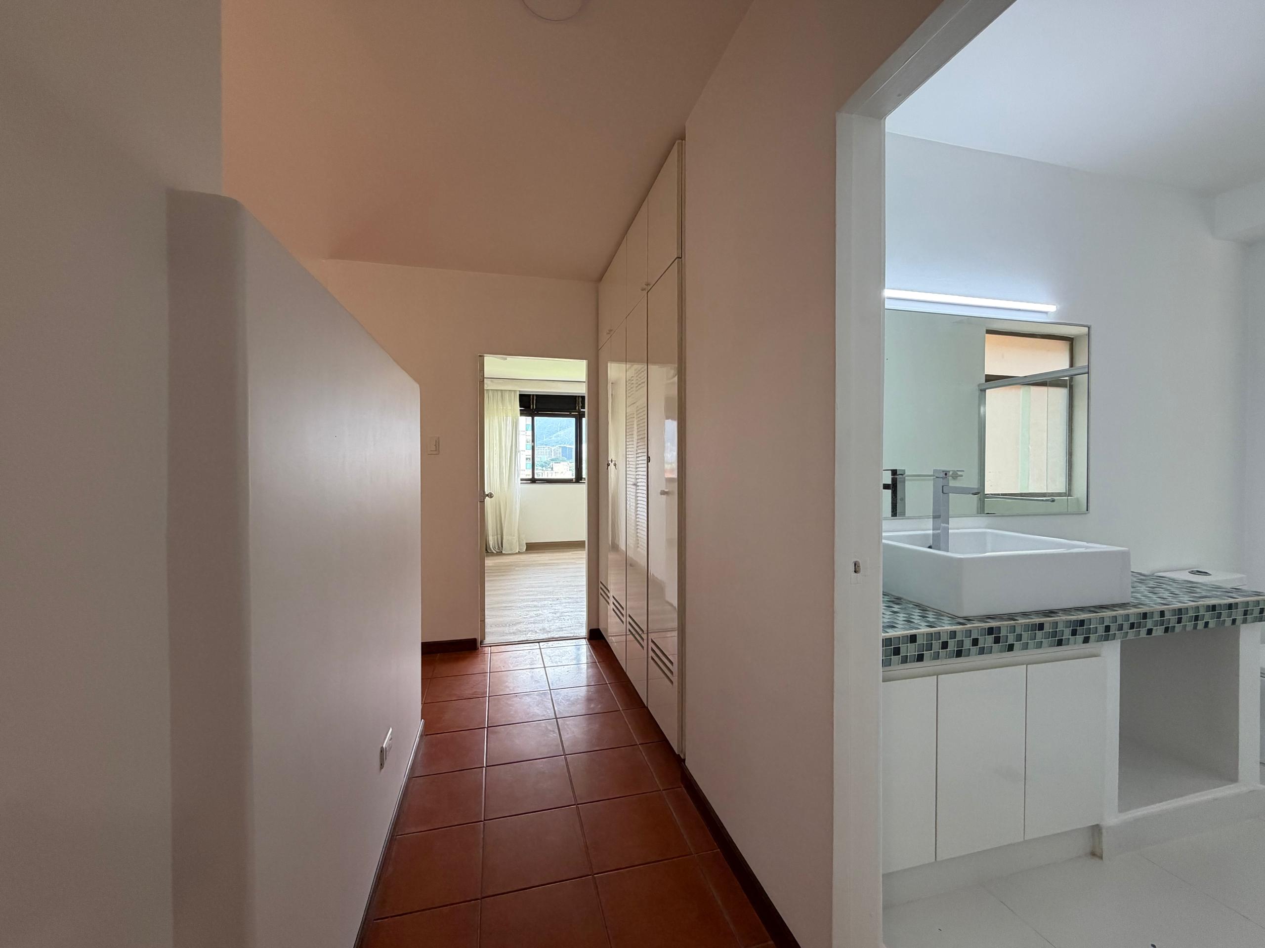 Se alquila Apto 165m² 3h+s/2b+s/2p Lomas de Chuao 4