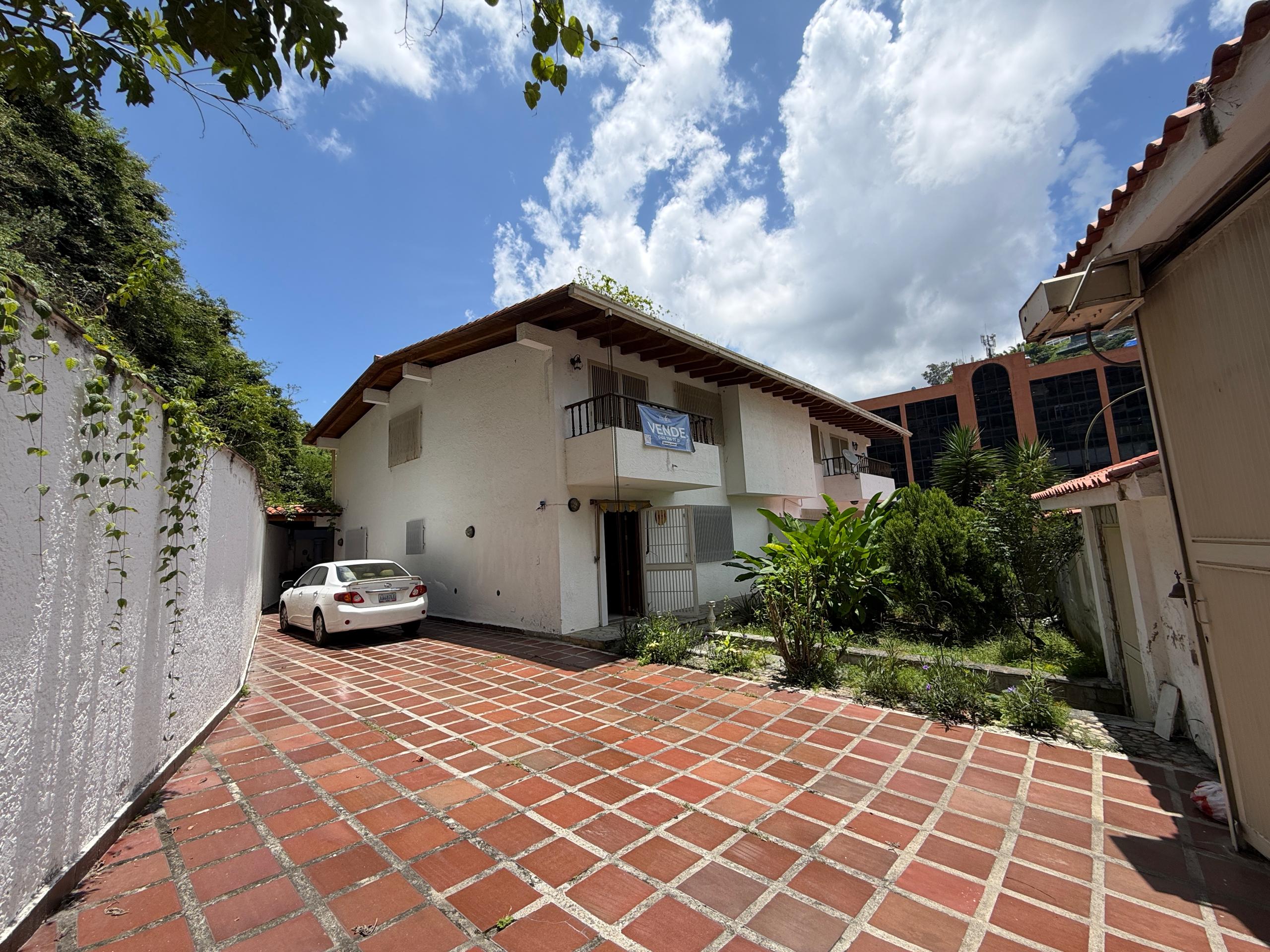 Se vende Casa 400m² 3h/4b/5p Colinas de Tamanaco 2