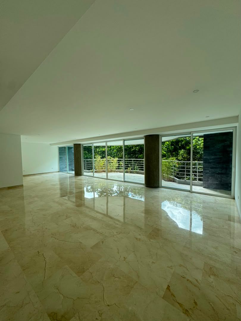 Se vende Apto 360m² 4h+s/6b/2p Los Chorros 2