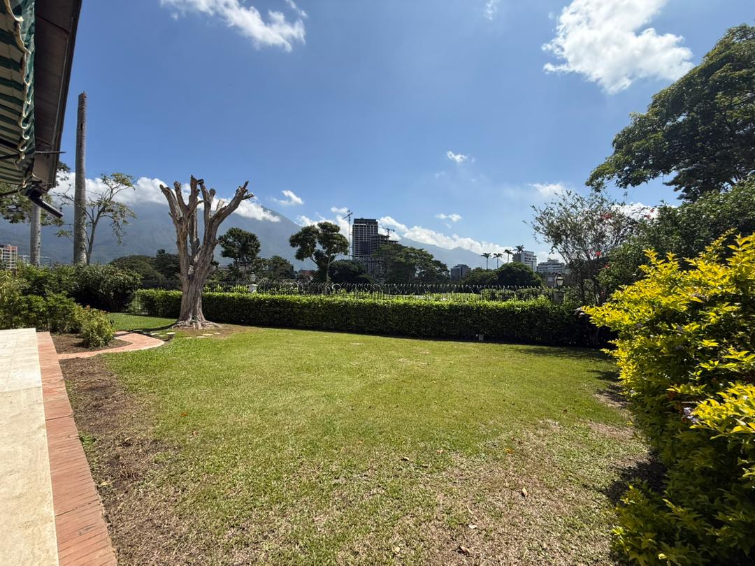 Se alquila Casa 2.000m² 3h/6b+s/15p Valle Arriba 5