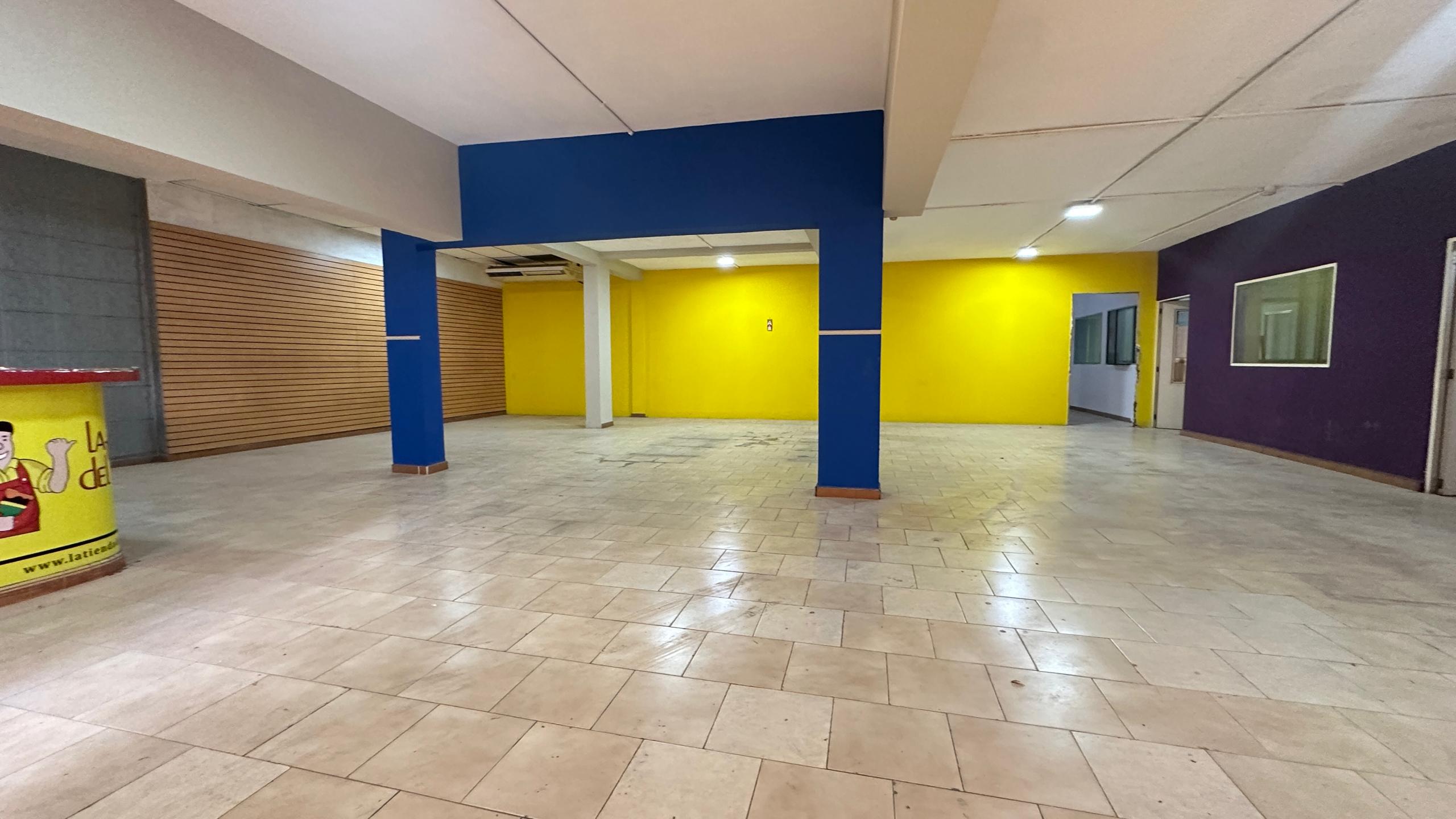 Se vende Casa Comercial 475,50m² 5p Los Chaguaramos 4