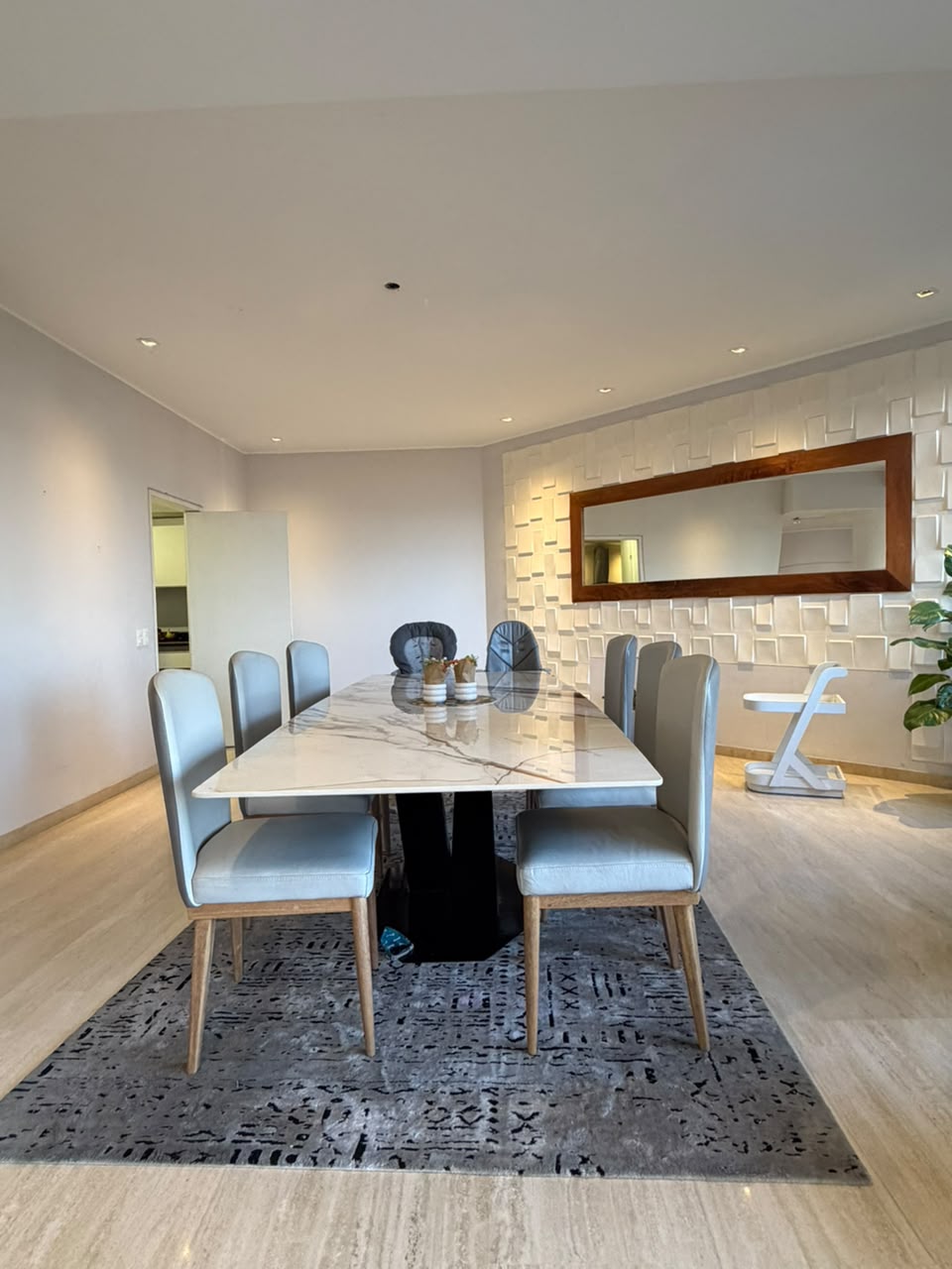 Se alquila Apto 390m² 4h+1s/5b+1s/4p Los Palos Grandes 4