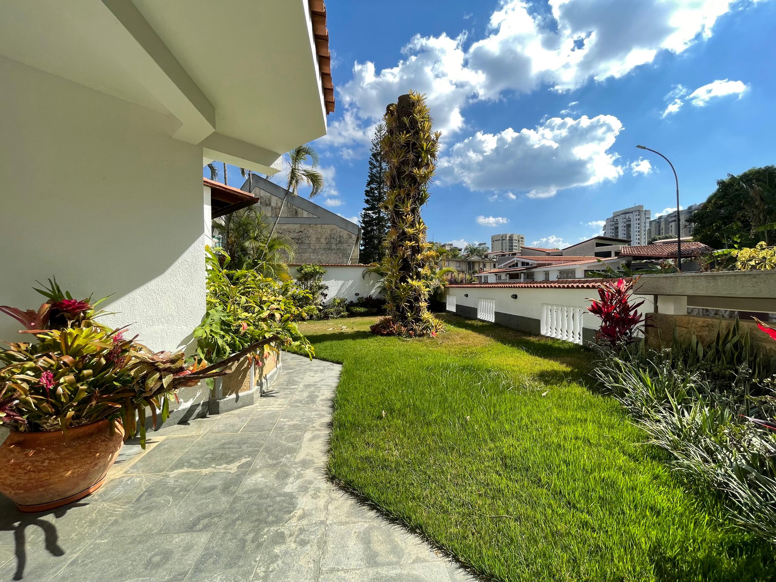 Se vende casa 1000m² 5h+s/3b+s/4e Los Naranjos del Cafetal - Otras fotos