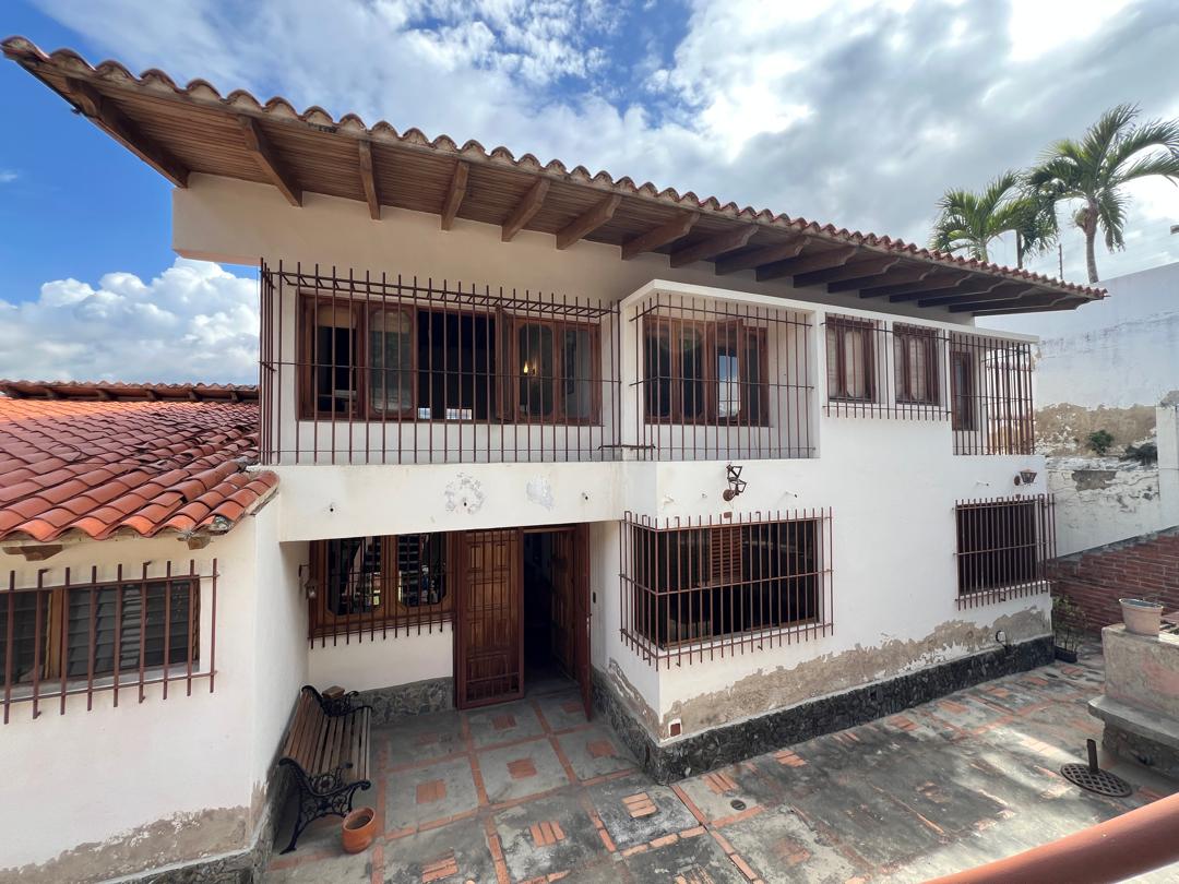 Se vende casa 842,83m² 4h+s/4.5b+s/4p Prados del Este 3