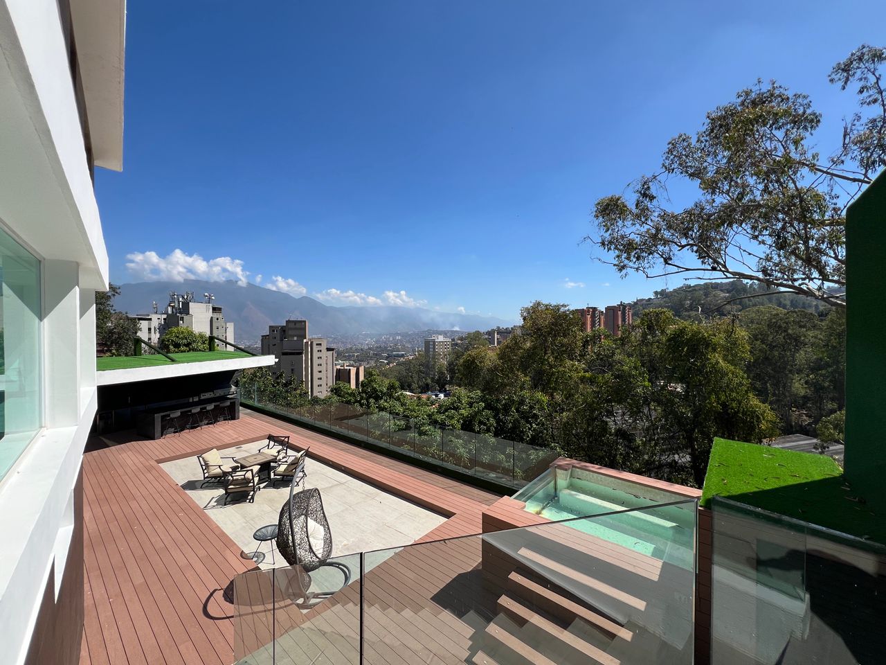 Se vende casa 2217m² 6h+s/6b+s/4e Los Naranjos - Otras fotos