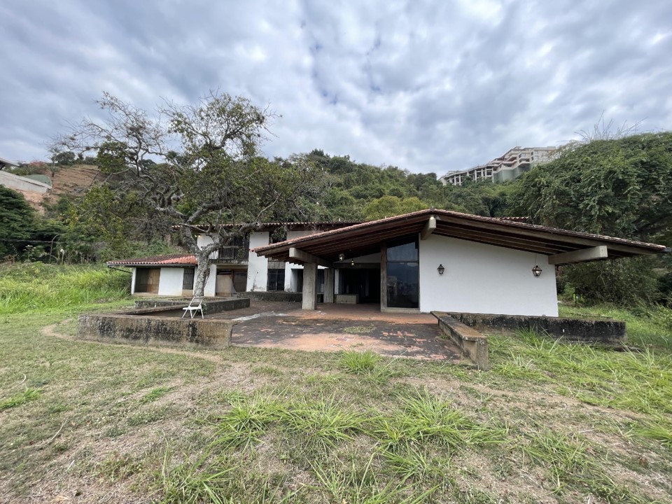 Se vende casa en Lomas de Las Mercedes 3000m² - 5h+2s/6b+2s/10pe 1