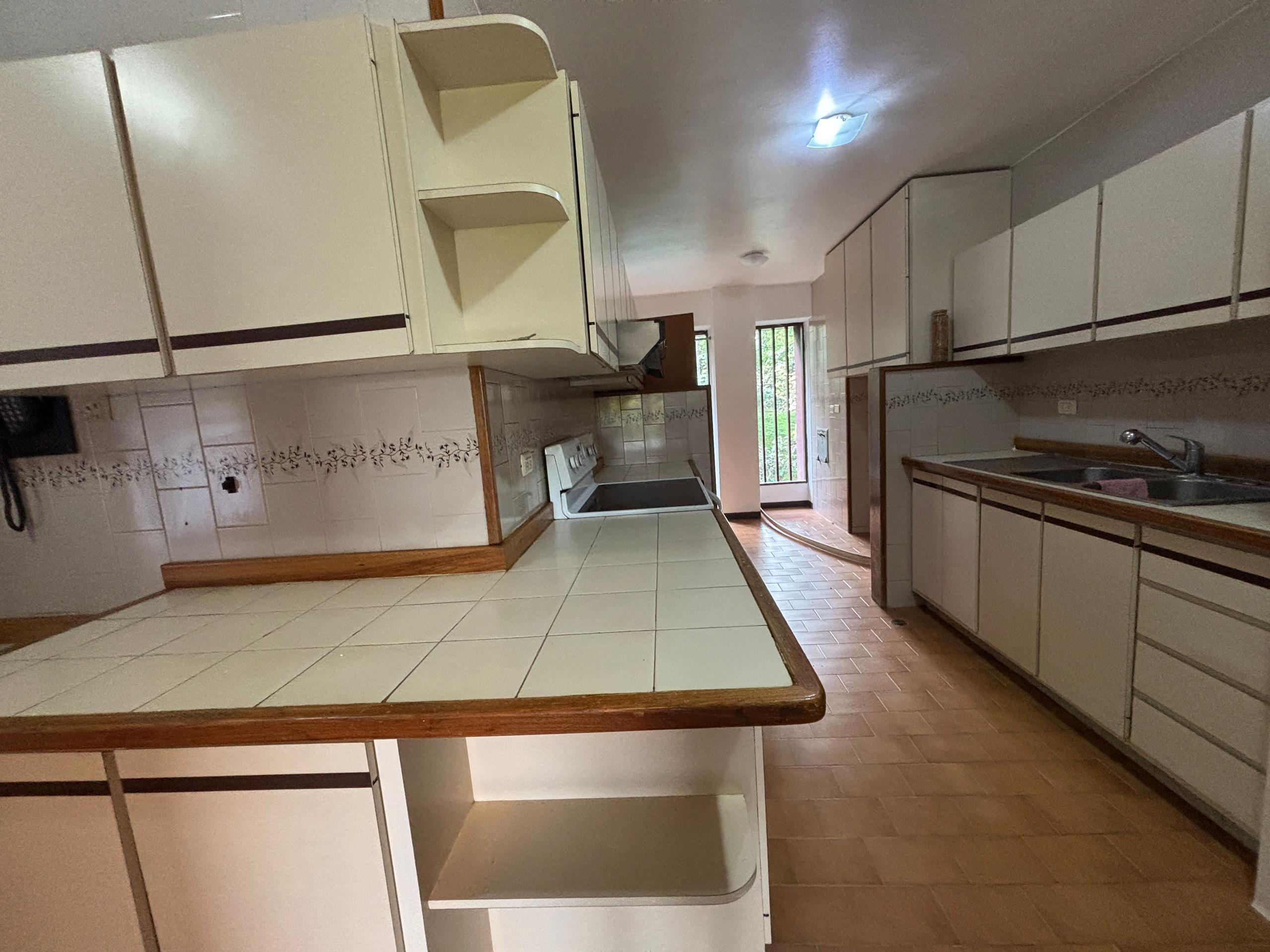 Se vende Apto 238m² 3h+s/2b+s/3p La Lagunita - Otras fotos