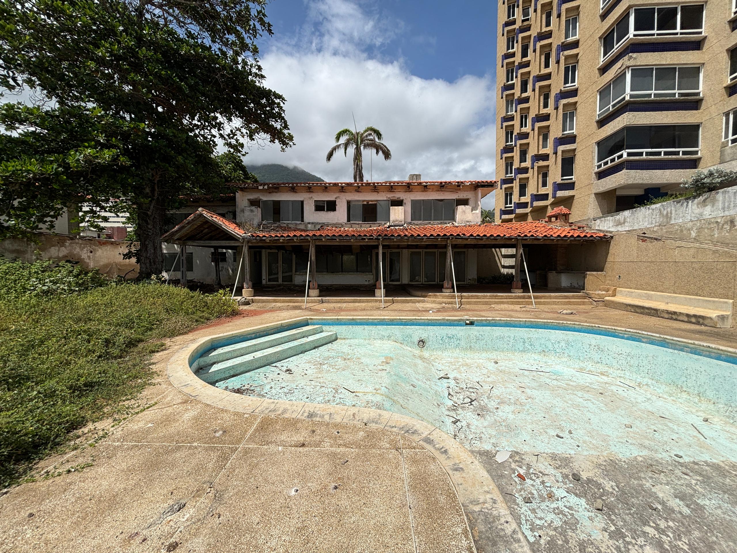 Se vende casa 2383m² 8h+2s/7b+s/8p Caraballeda - Otras fotos