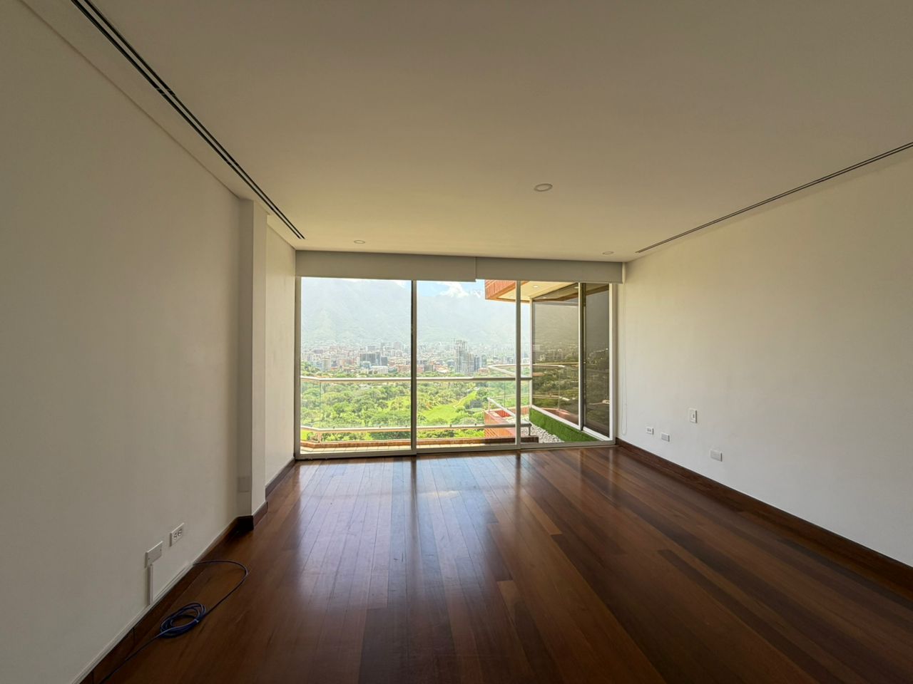 Se vende/alquila Apto 387m² 4h+2s/5b+s/5p Colinas de Valle Arriba 5