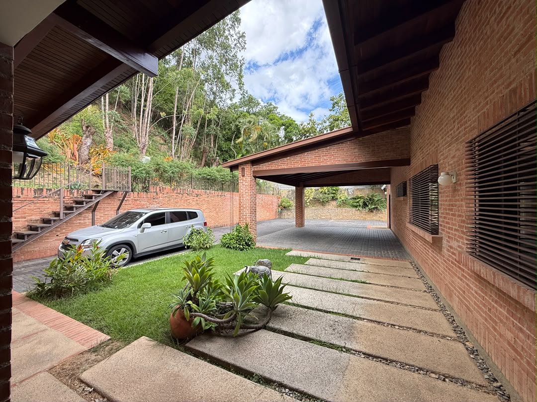 Se vende casa 2058m² 4h+2s/3b+s/8p Cerro Verde 5
