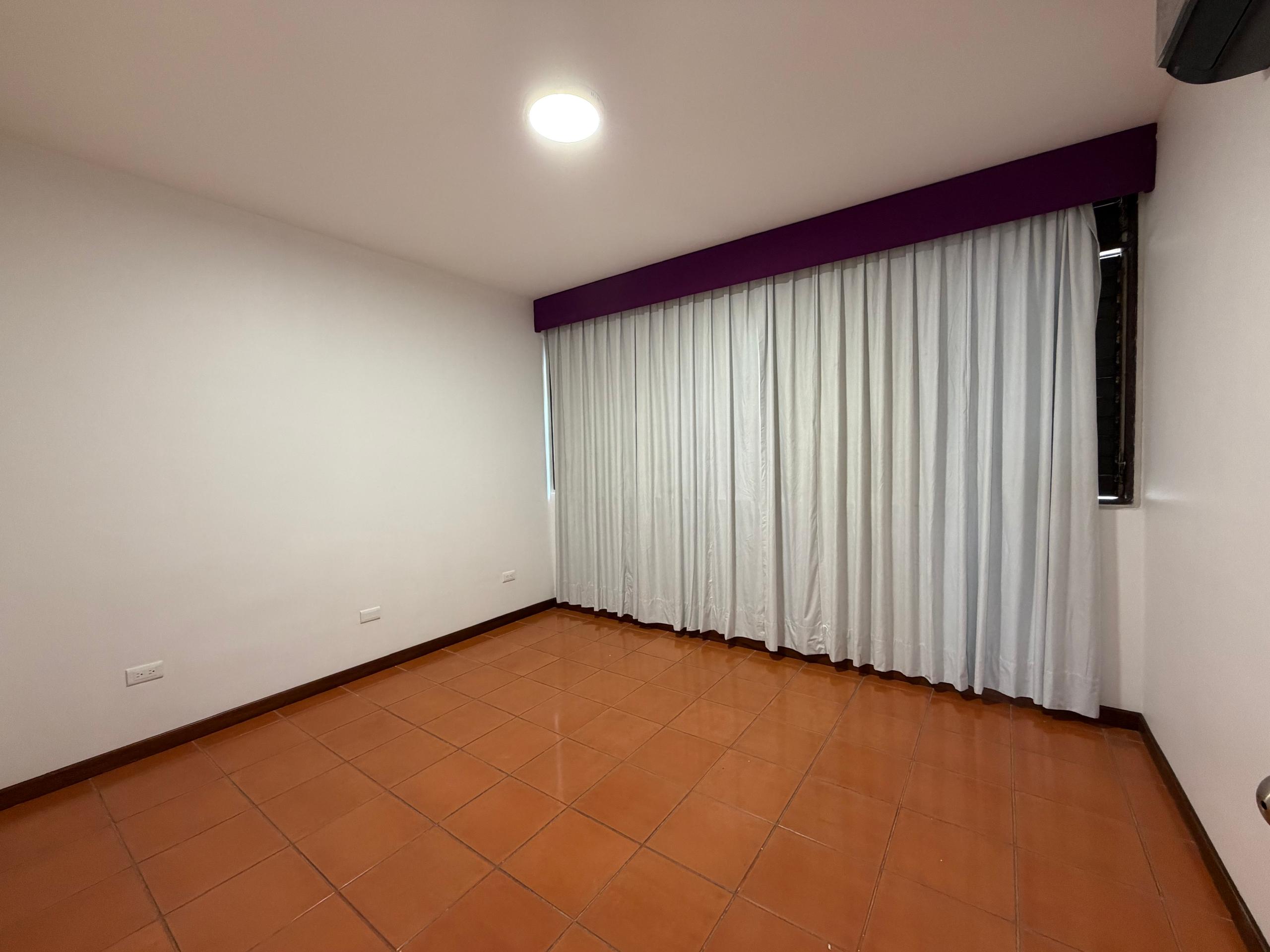 Se alquila Apto 165m² 3h+s/2b+s/2p Lomas de Chuao 5