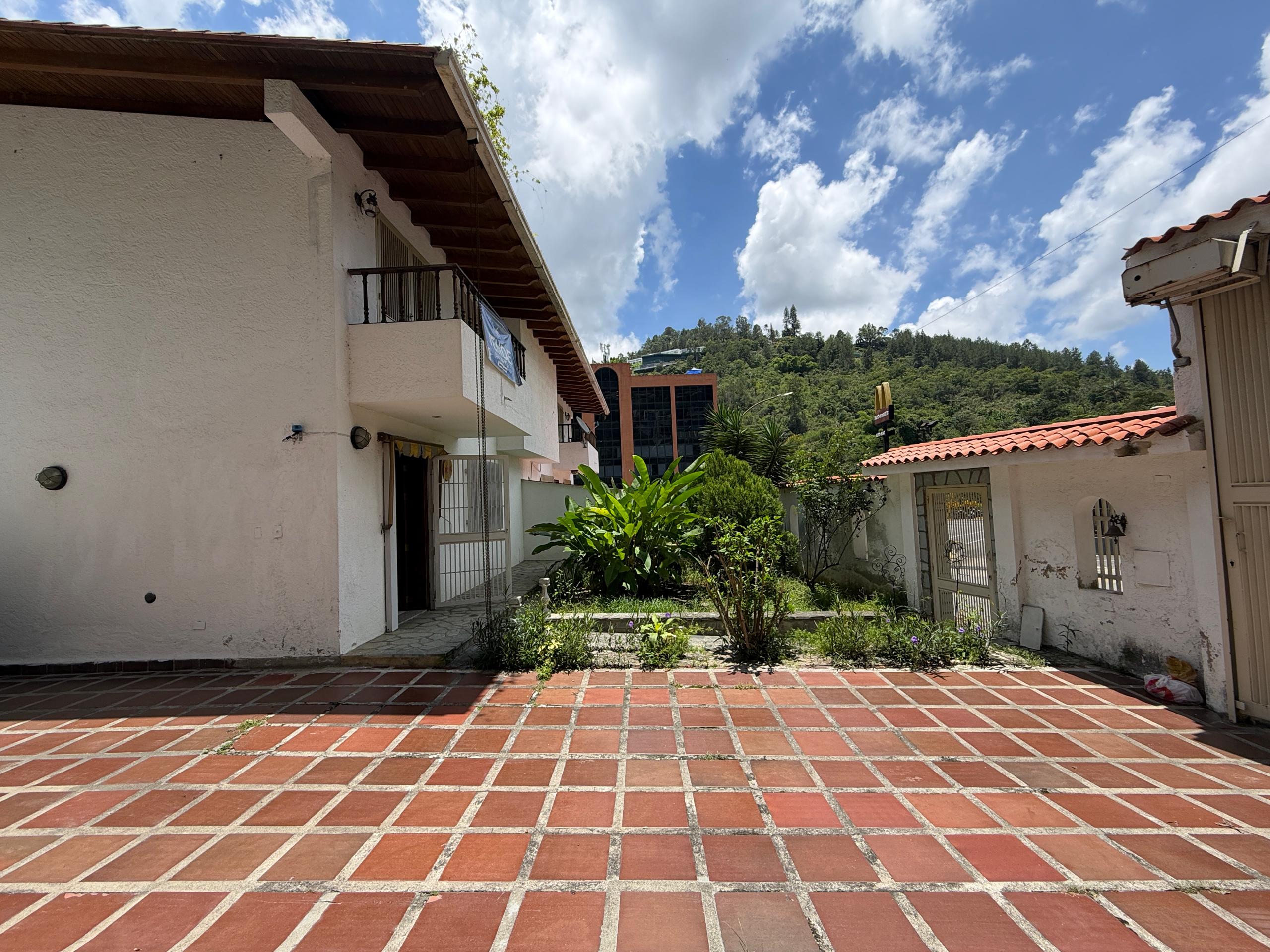 Se vende Casa 400m² 3h/4b/5p Colinas de Tamanaco 1