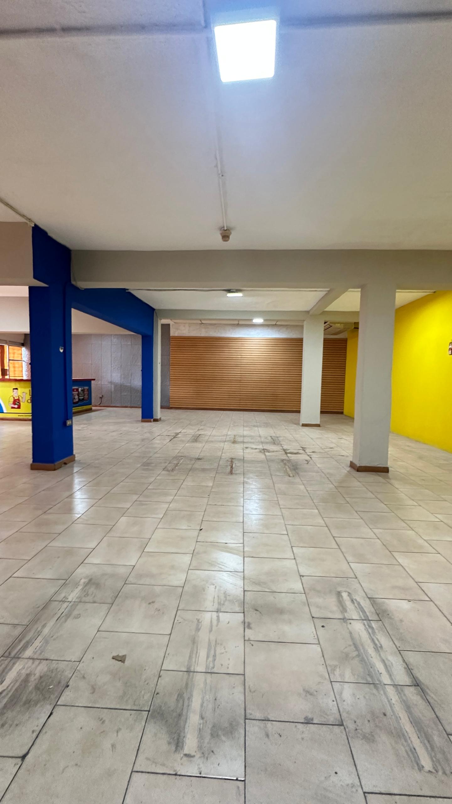 Se vende Casa Comercial 475,50m² 5p Los Chaguaramos 5