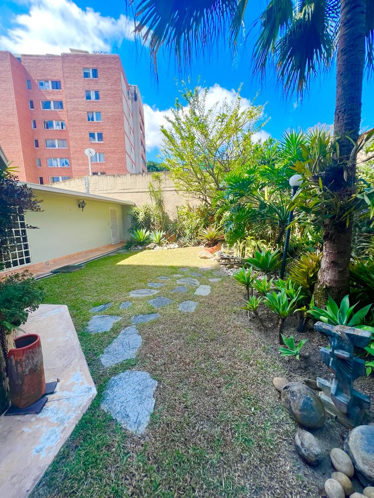 Se vende PB 220m² 3h+1s/4b+1s/3p Los Samanes - Otras fotos