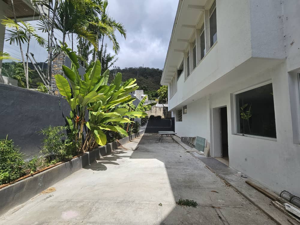 Se Vende/alquila casa 1600m² - 5h/7b/20p - Country Club 5