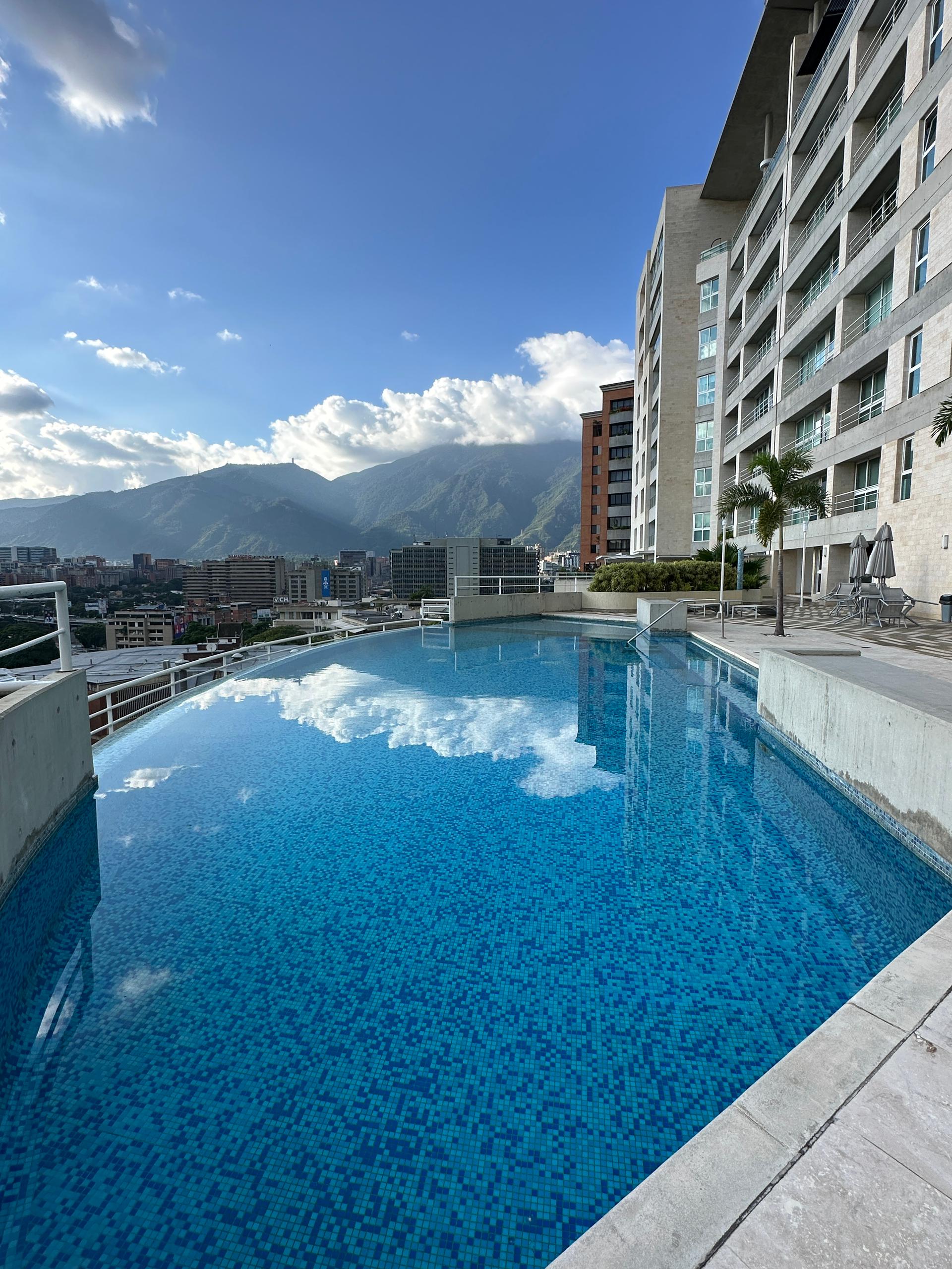 Se vende Apto PH 205m² 3h+1s/3.5b+1s/3p Lomas de Las Mercedes - Otras fotos