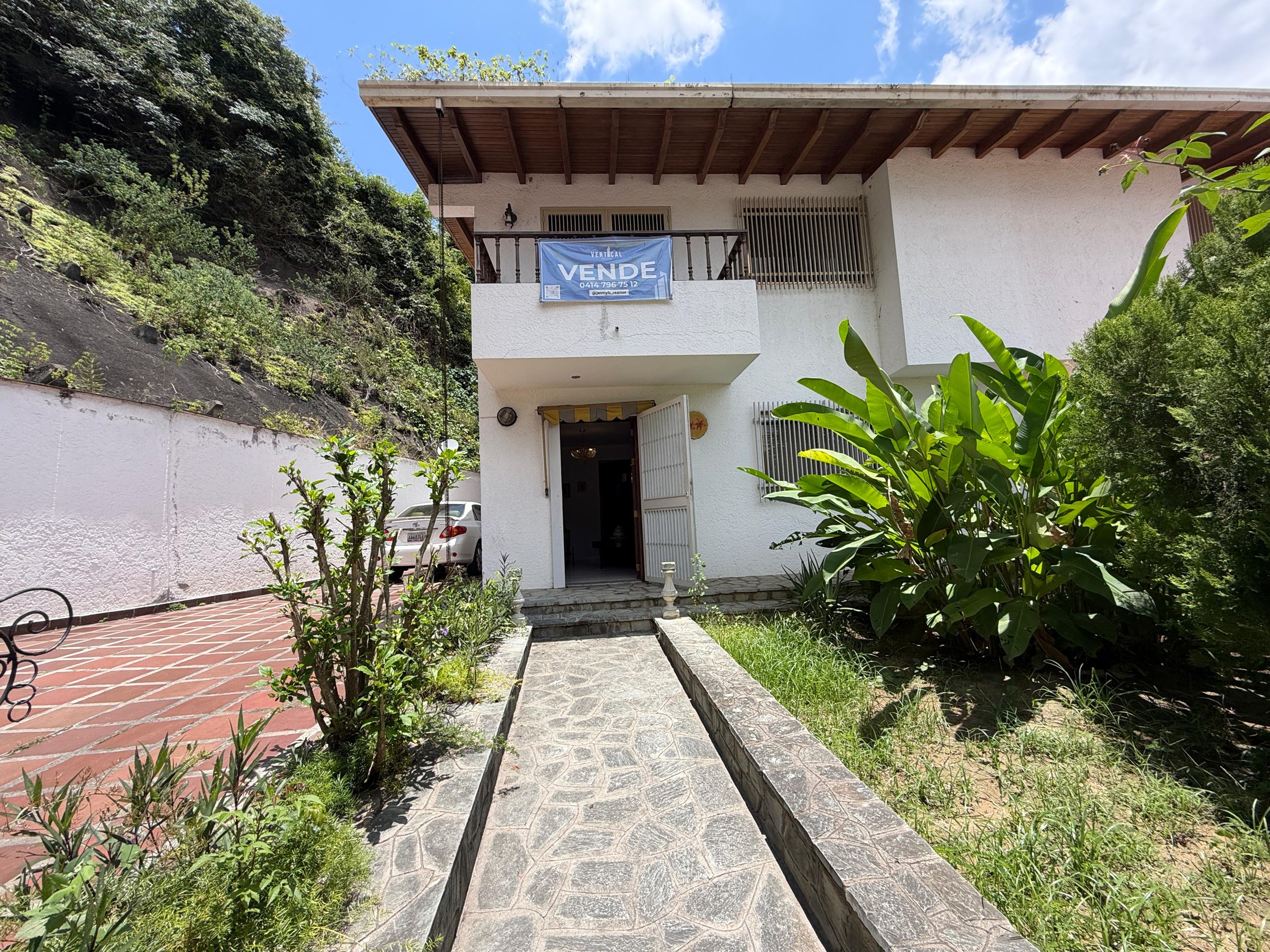 Se vende Casa 400m² 3h/4b/5p Colinas de Tamanaco 3