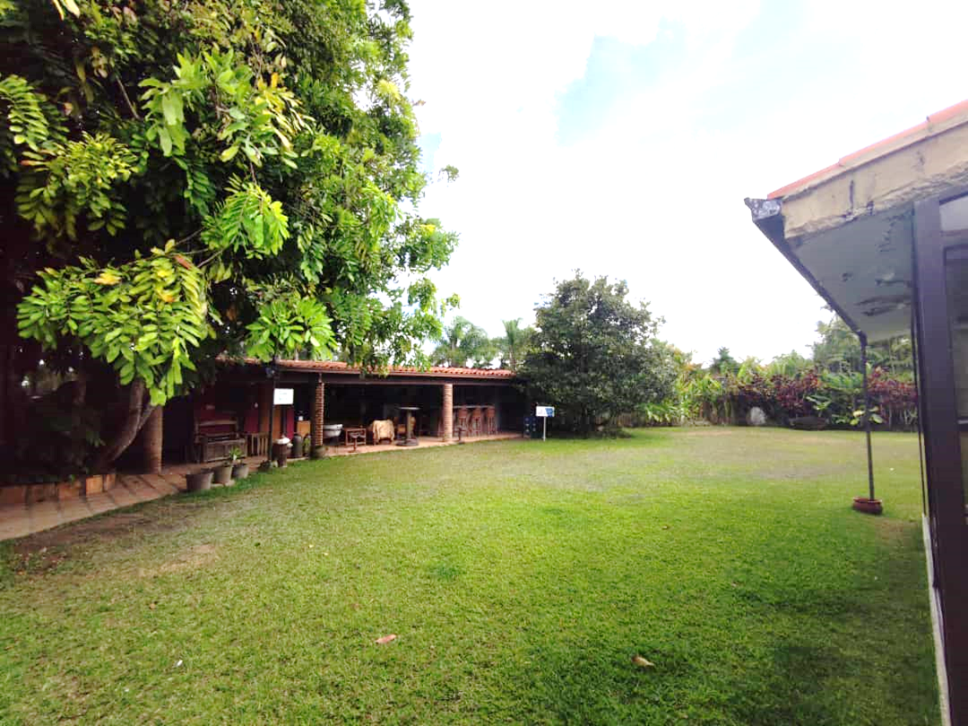 Se vende casa 5000m²  8h+s∕11b+s en La Lagunita - Otras fotos